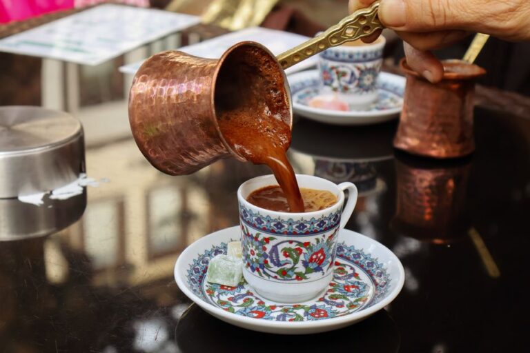 Como fazer café turco autêntico em casa: passo a passo e dicas essenciais