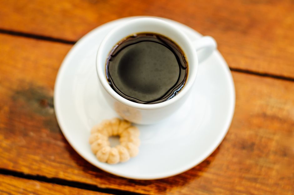 Guia completo dos métodos de processamento do café (natural, lavado e honey): como influenciam doçura, acidez e corpo na xícara